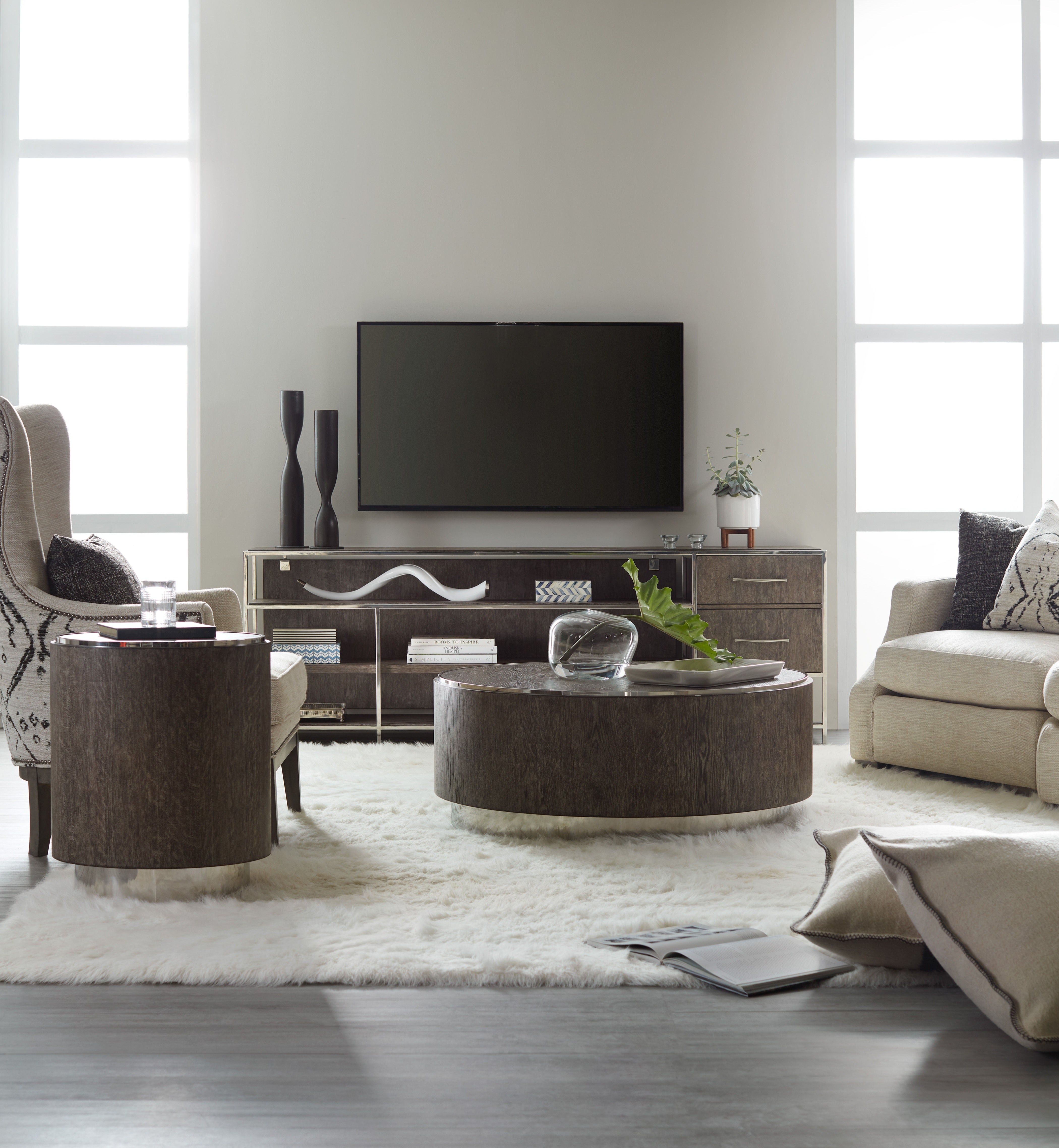 Hooker Furniture Living Room Storia Round End Table