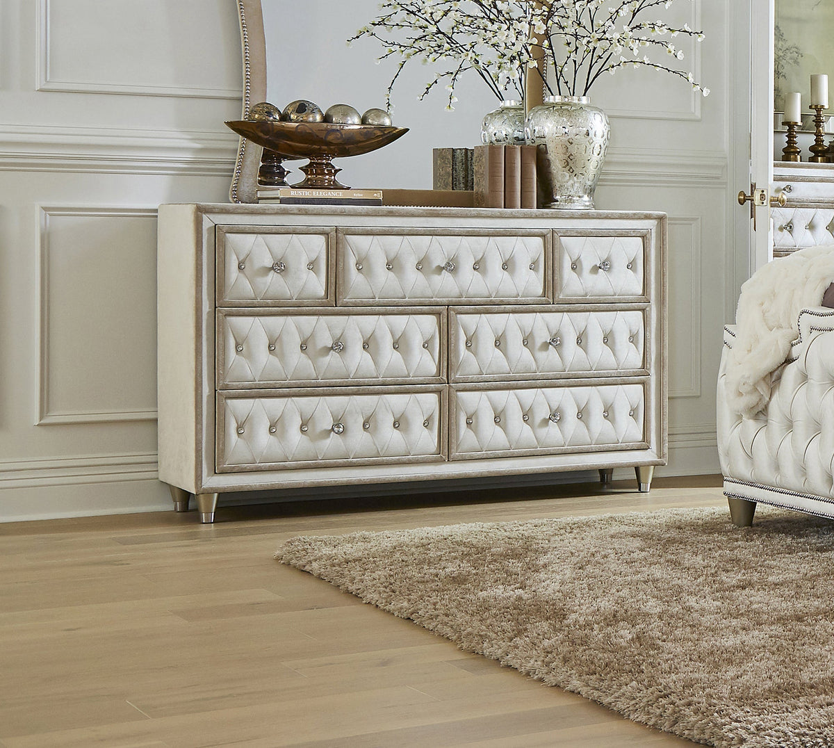Coaster Antonella 7-drawer Upholstered Dresser Ivory and Camel Model 223523