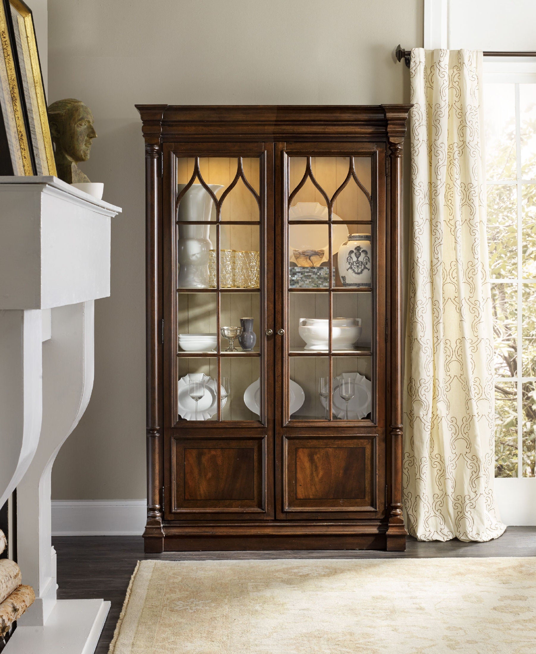 Hooker Furniture Casual Dining Leesburg Display Cabinet