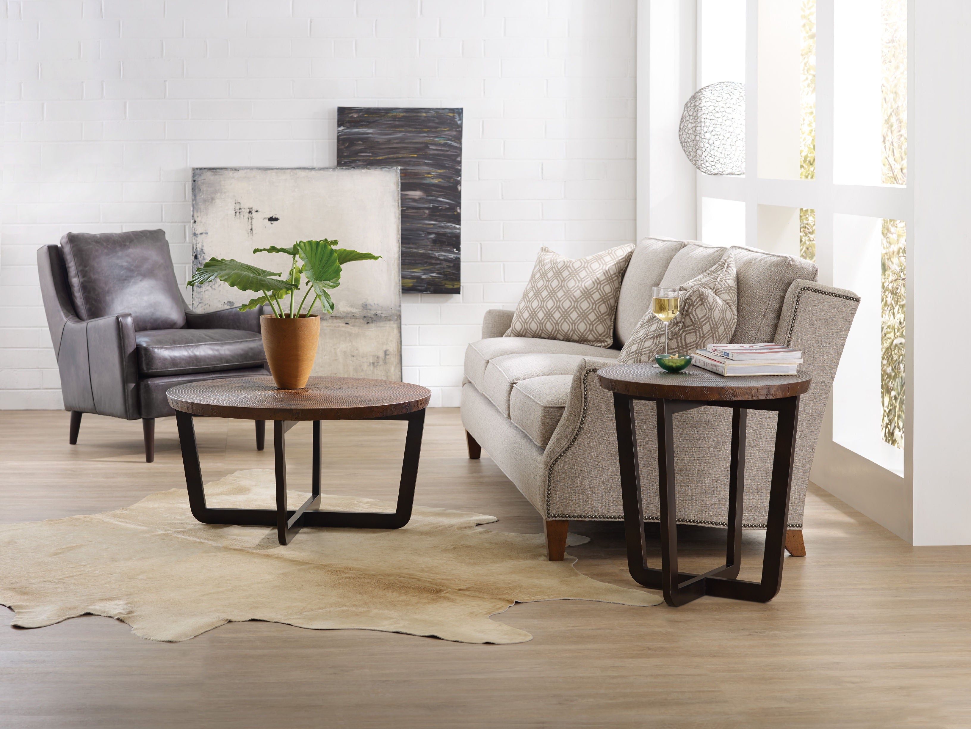 Hooker Furniture Living Room Parkcrest Round Cocktail Table