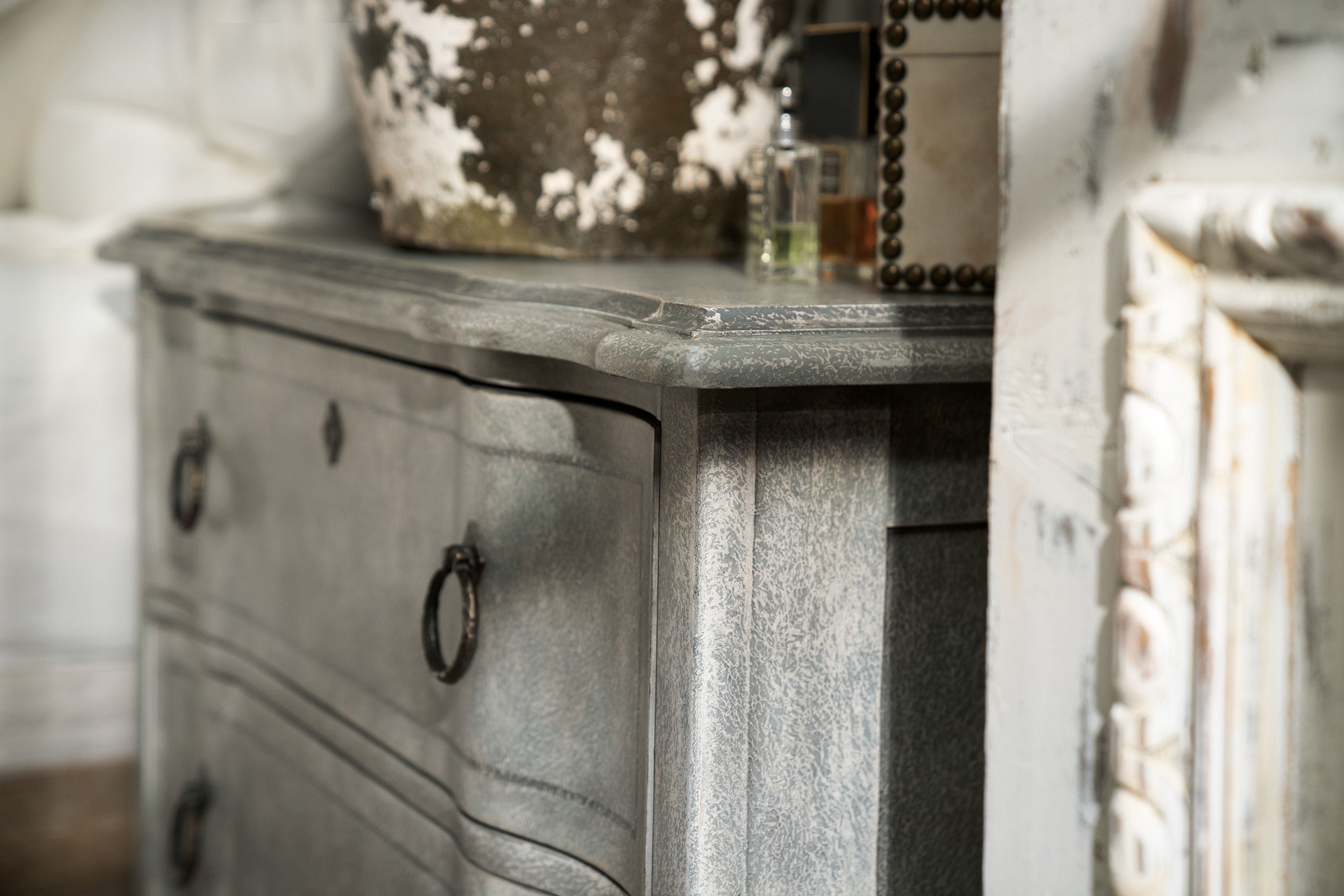 Hooker Furniture Bedroom Boheme Verbena Bachelors Chest