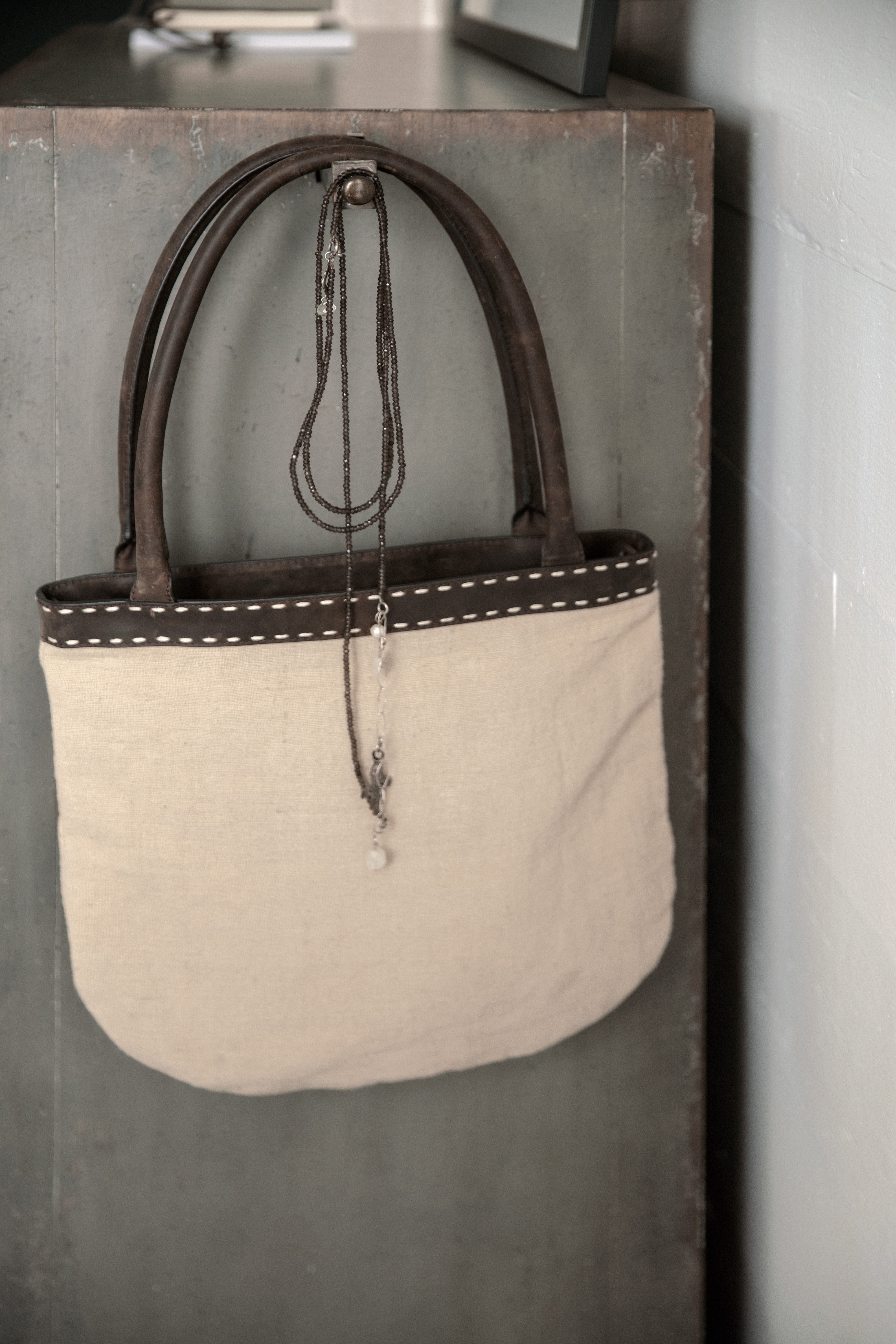 Hooker Furniture Bedroom Ciao Bella Six-Drawer Chest- Speckled Gray