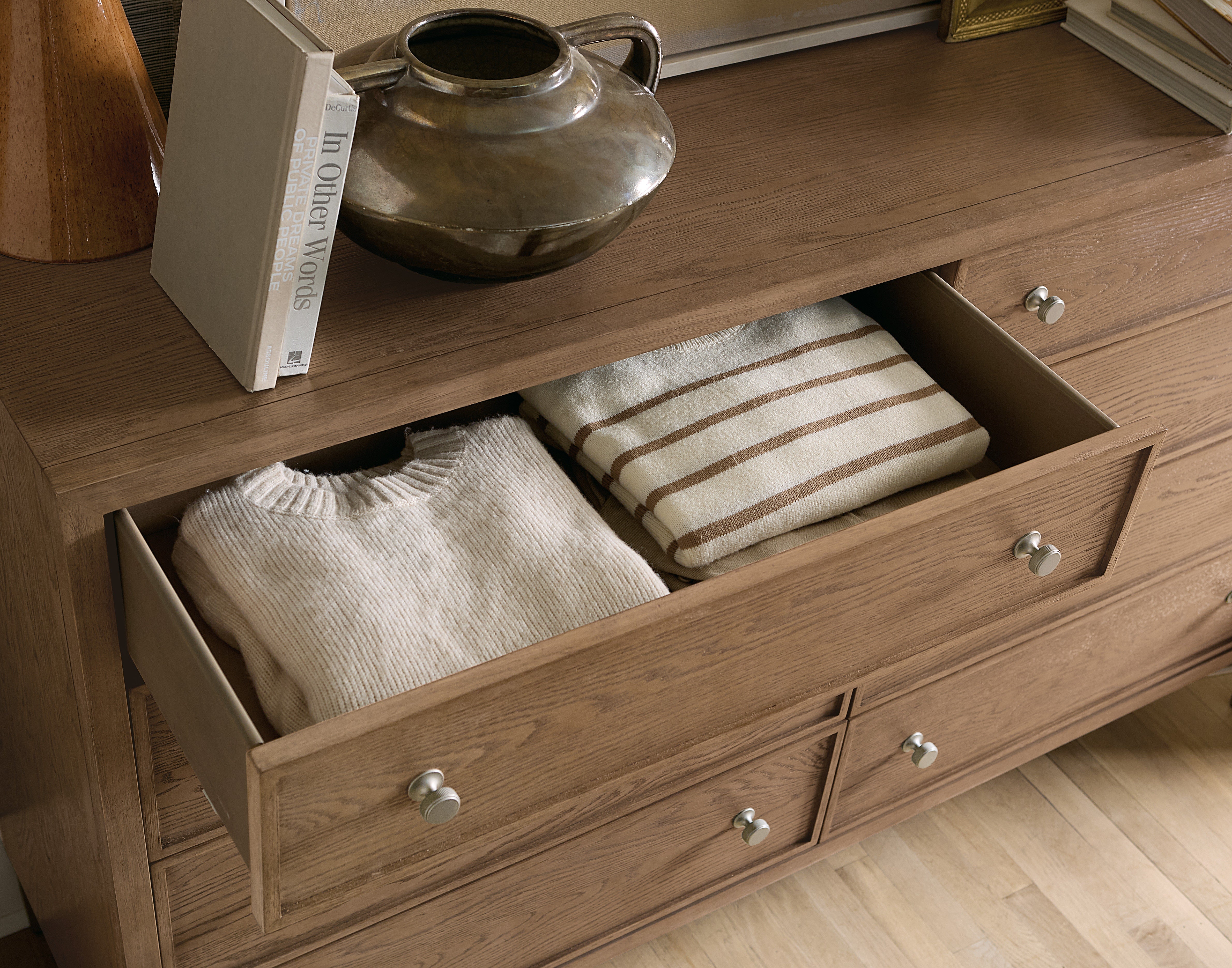 Hooker Furniture Bedroom Sonnet Eight-Drawer Dresser