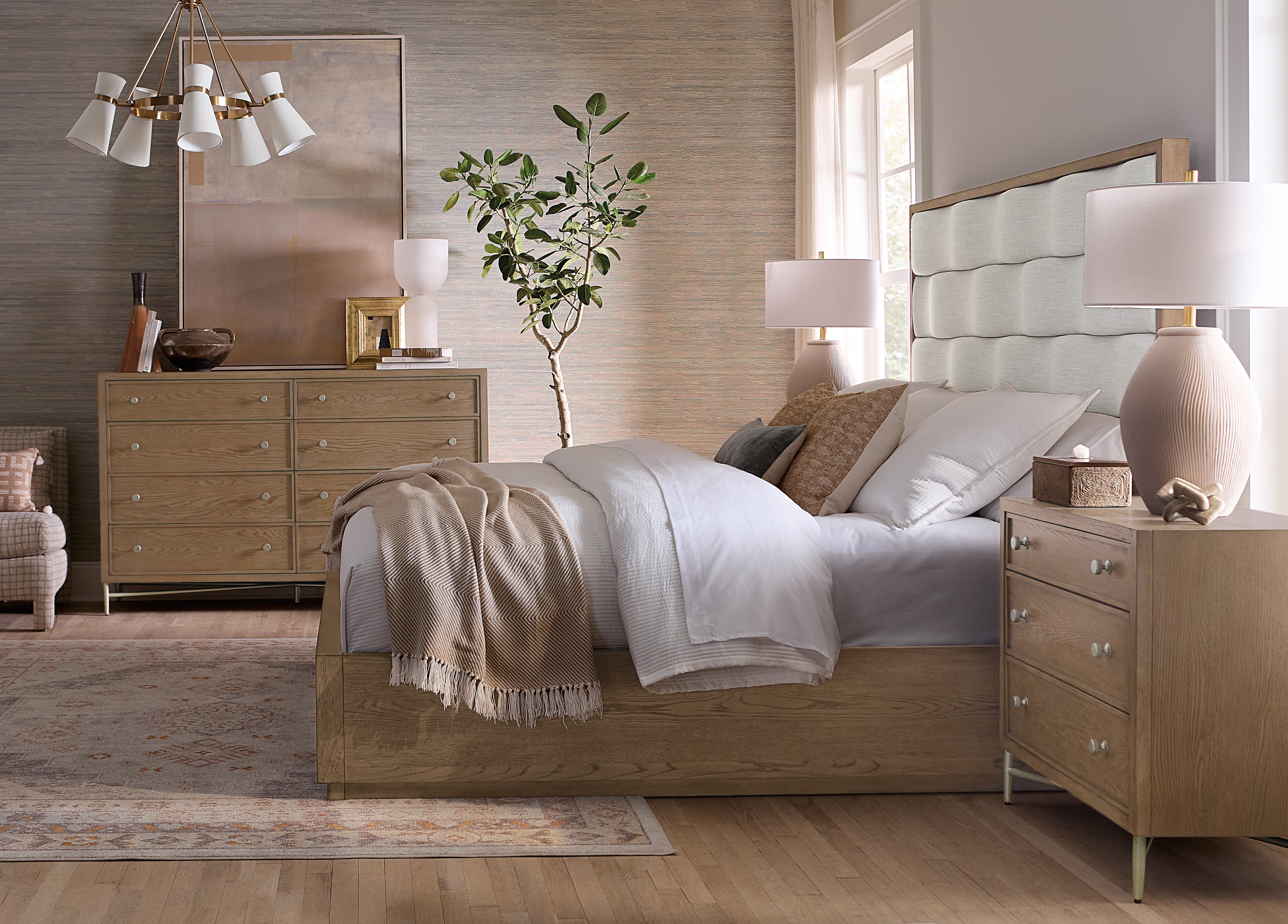 Hooker Furniture Bedroom Sonnet Eight-Drawer Dresser