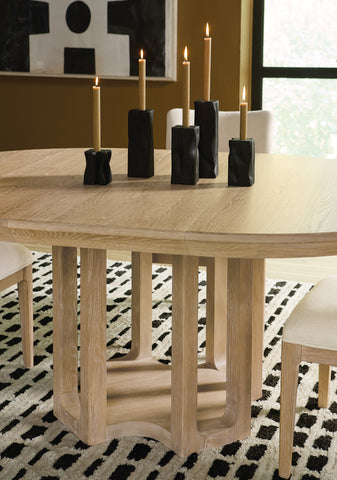 Hooker Furniture Casual Dining Banyon Bay Round Dining Table with One 18-inch Leaf