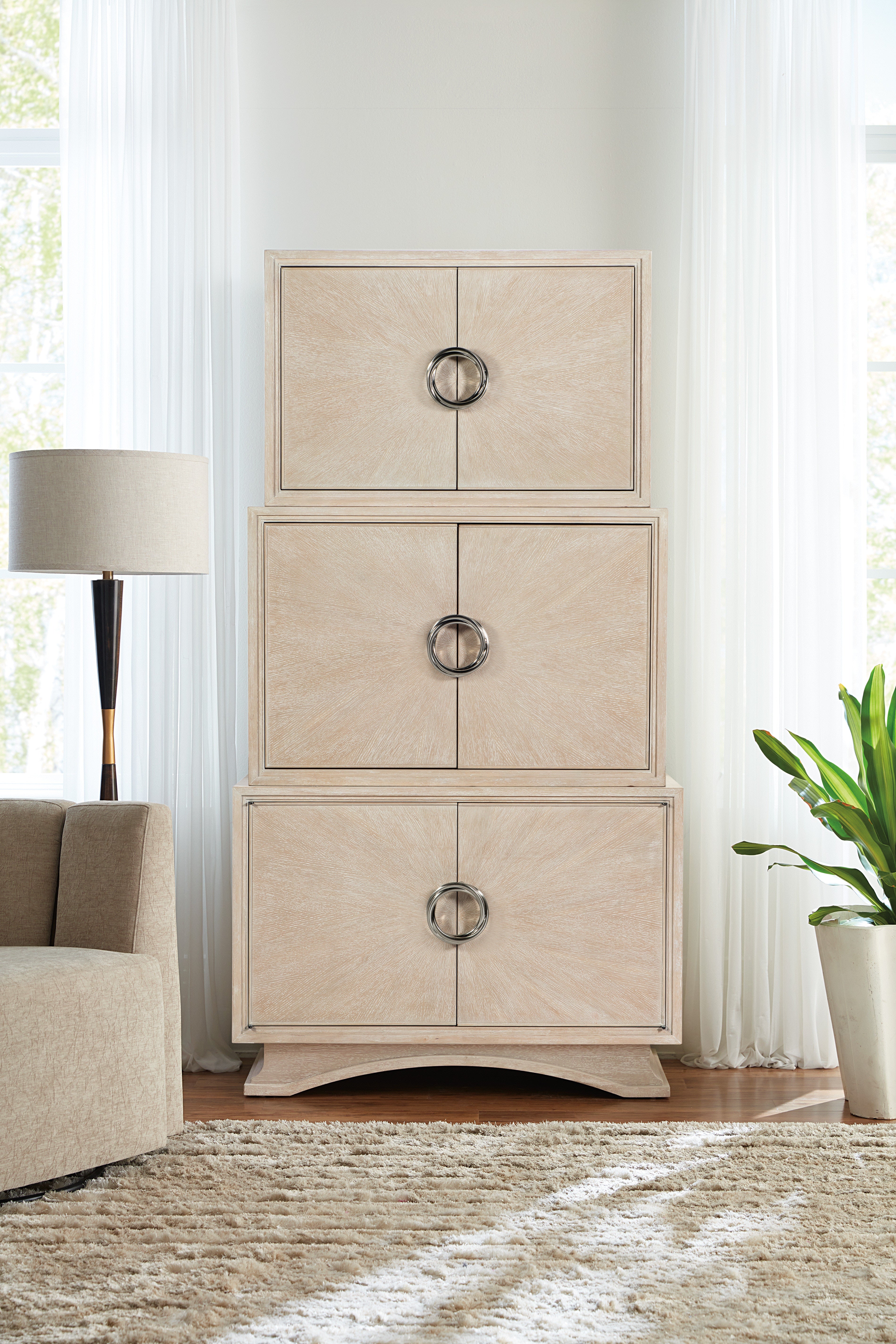 Hooker Furniture Casual Dining Nouveau Chic Bar Cabinet