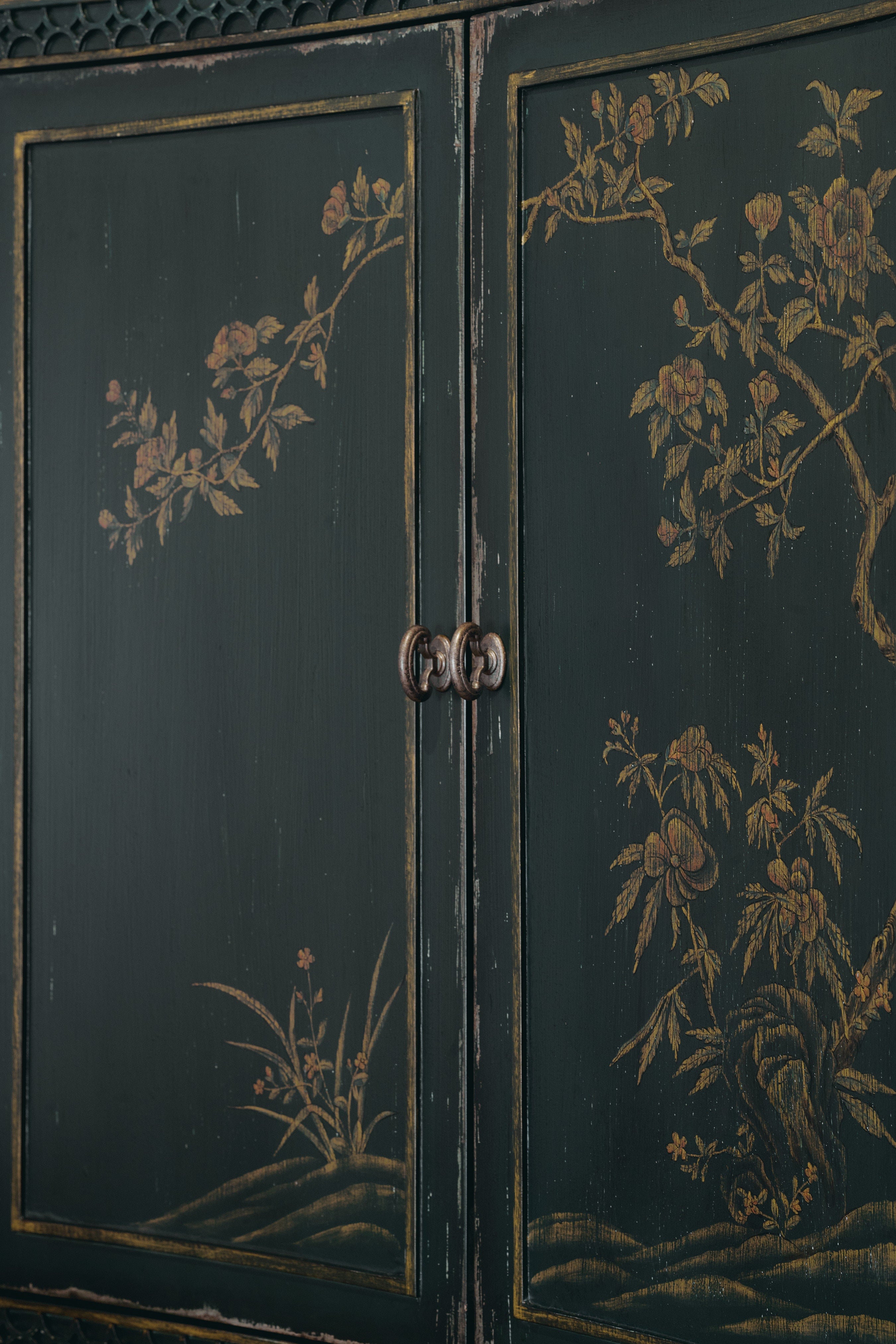 Hooker Furniture Living Room Charleston Two-Door Accent Chest