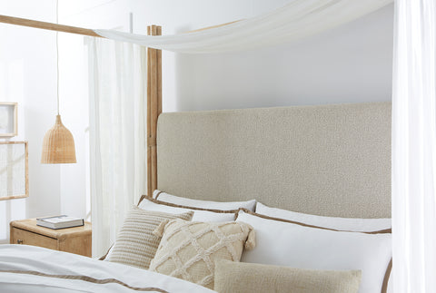 Hooker Furniture Bedroom Retreat Pole Rattan King Upholstered Poster Bed w/Canopy