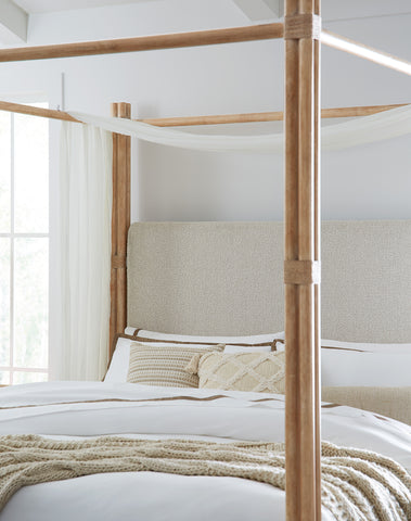 Hooker Furniture Bedroom Retreat Pole Rattan Cal King Upholstered Poster Bed w/Canopy