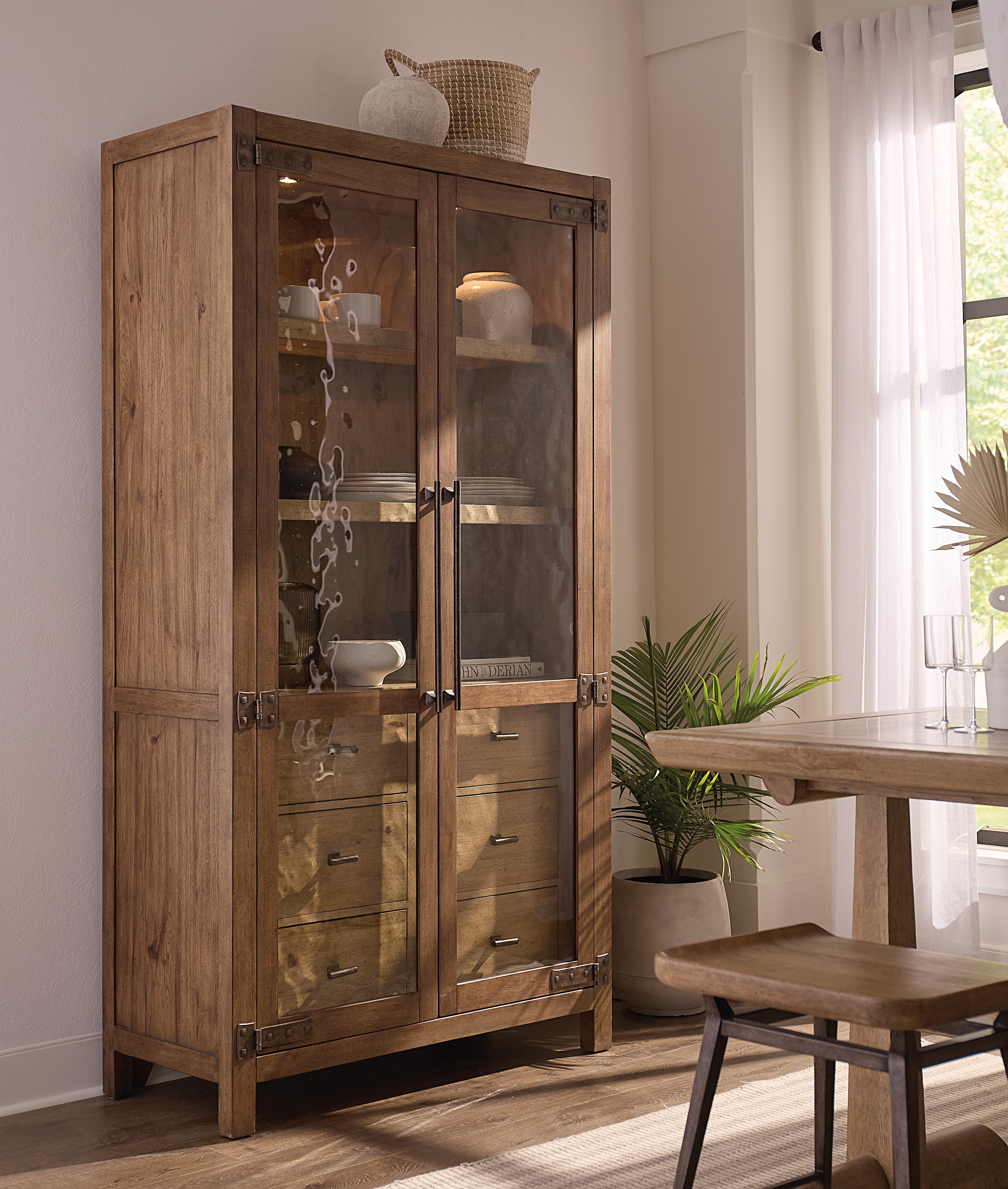 Hooker Furniture Casual Dining Vineyard Row Display Cabinet