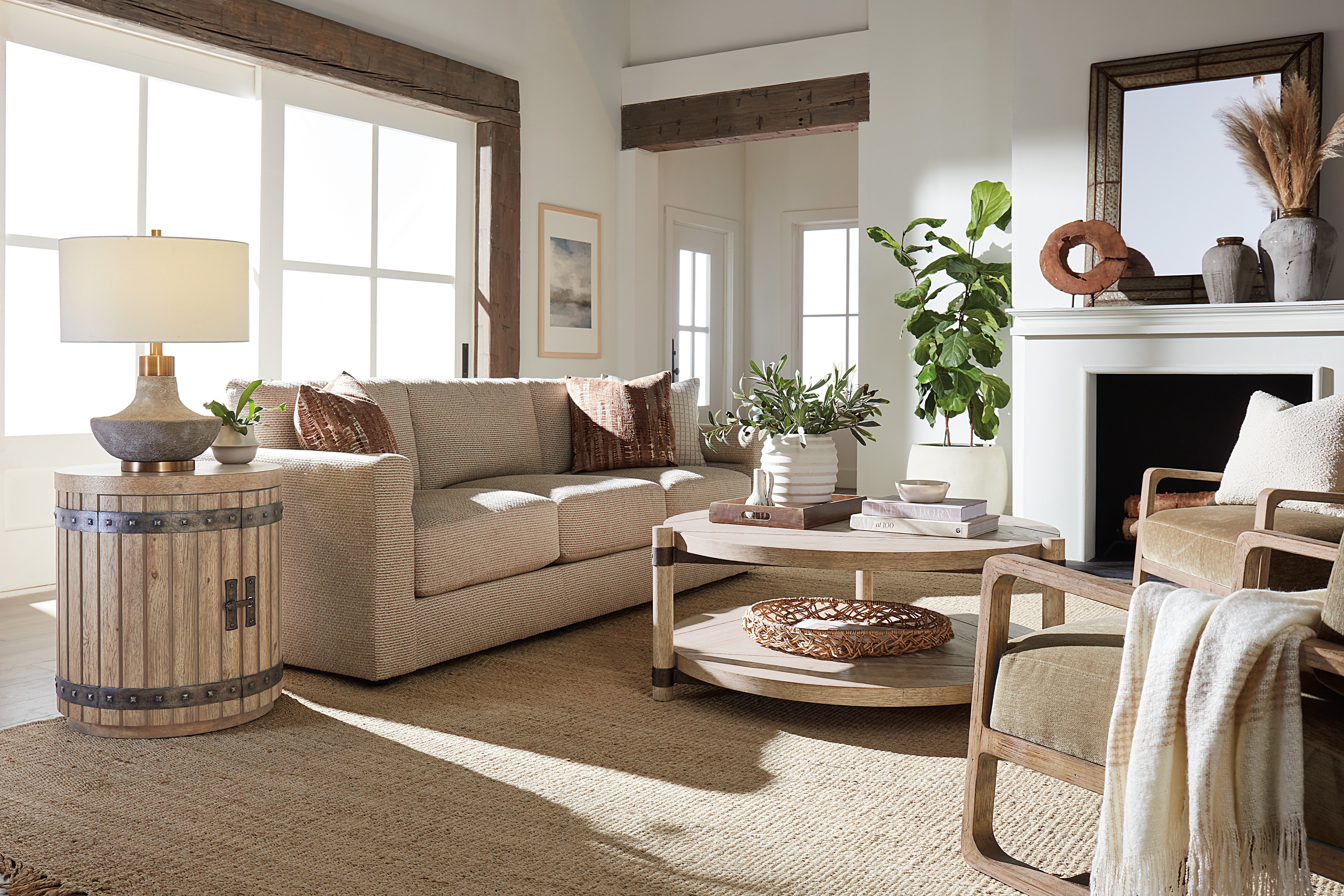 Hooker Furniture Living Room Vineyard Row Round Cocktail Table