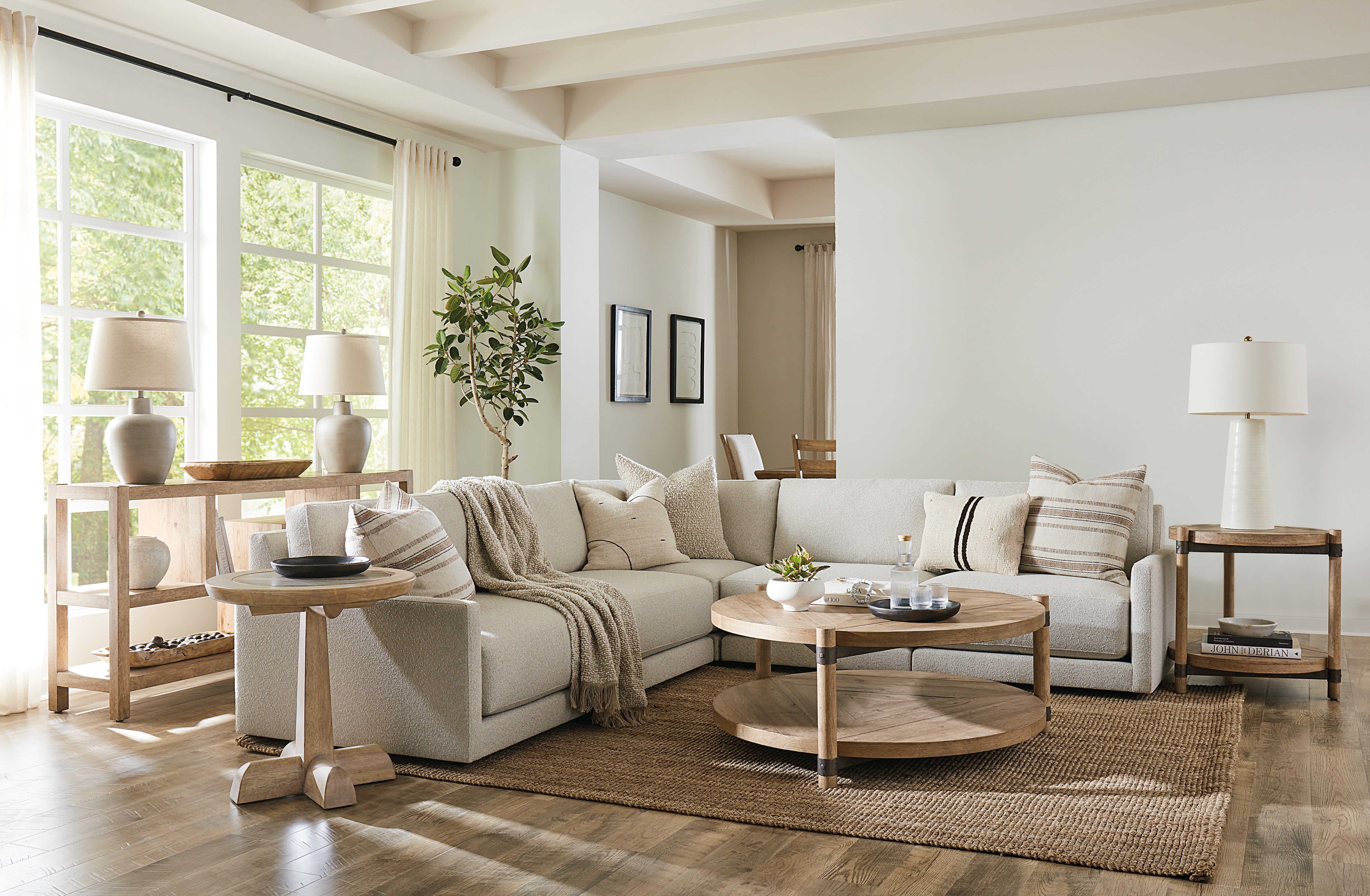 Hooker Furniture Living Room Vineyard Row Round Cocktail Table