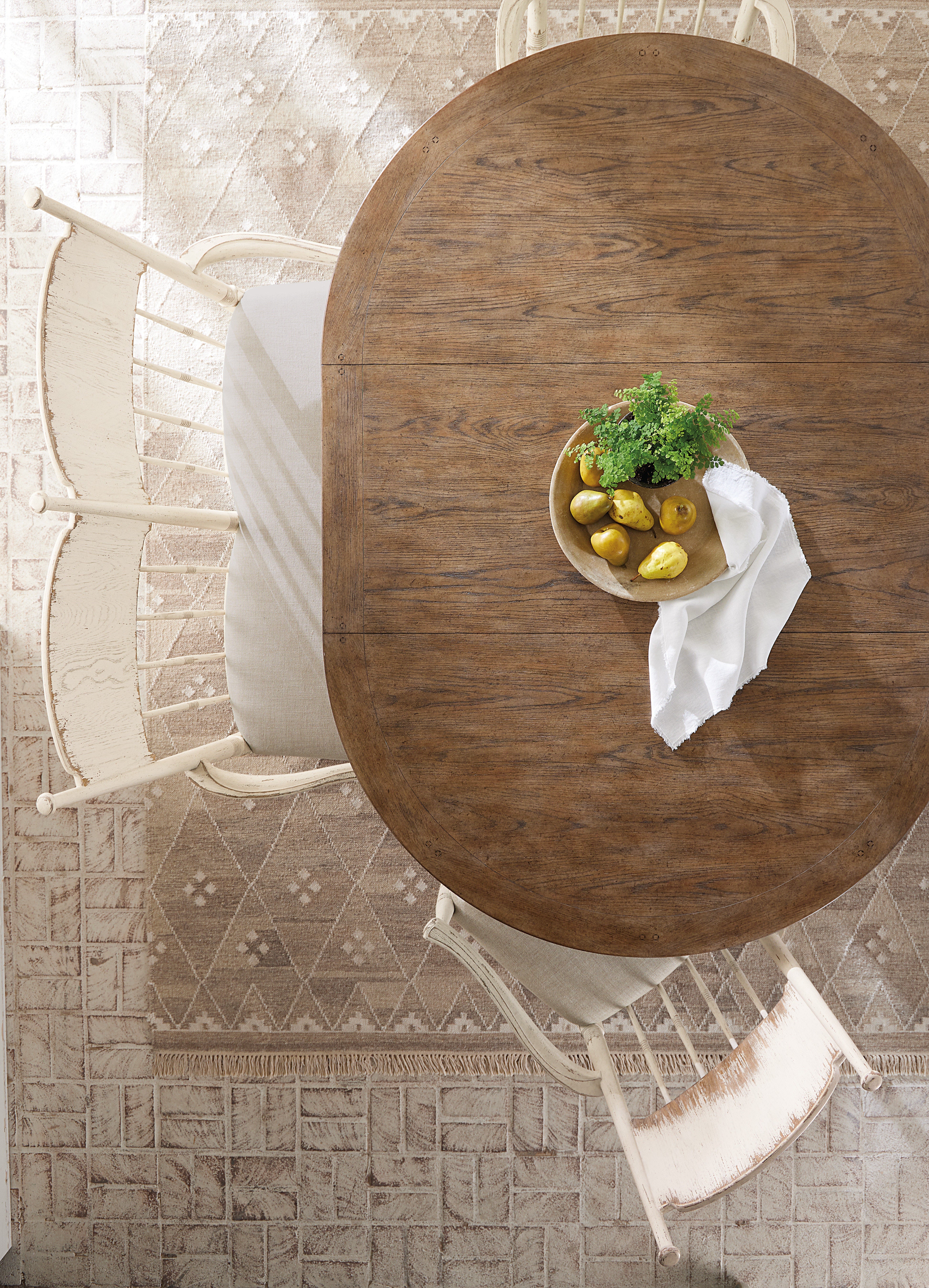 Hooker Furniture Casual Dining Americana Round Pedestal Dining Table w/1-22in leaf