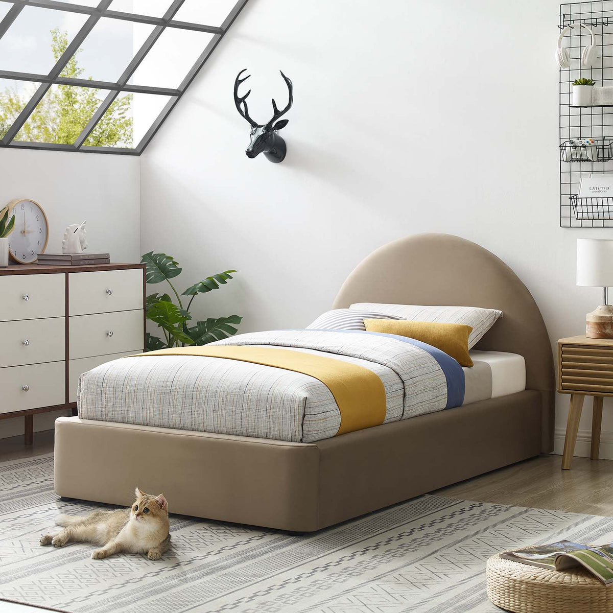 Resort Performance Velvet Arched Round Platform Bed Modway Model: mod-7129