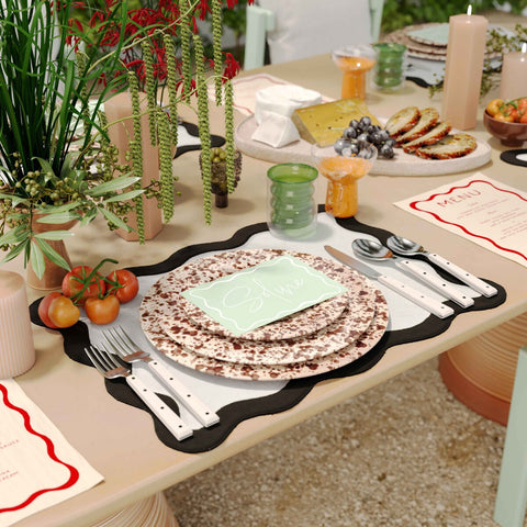 Scalloped Edge Black and White Cotton Placemat - Set of 4 Model: TOV-T18677