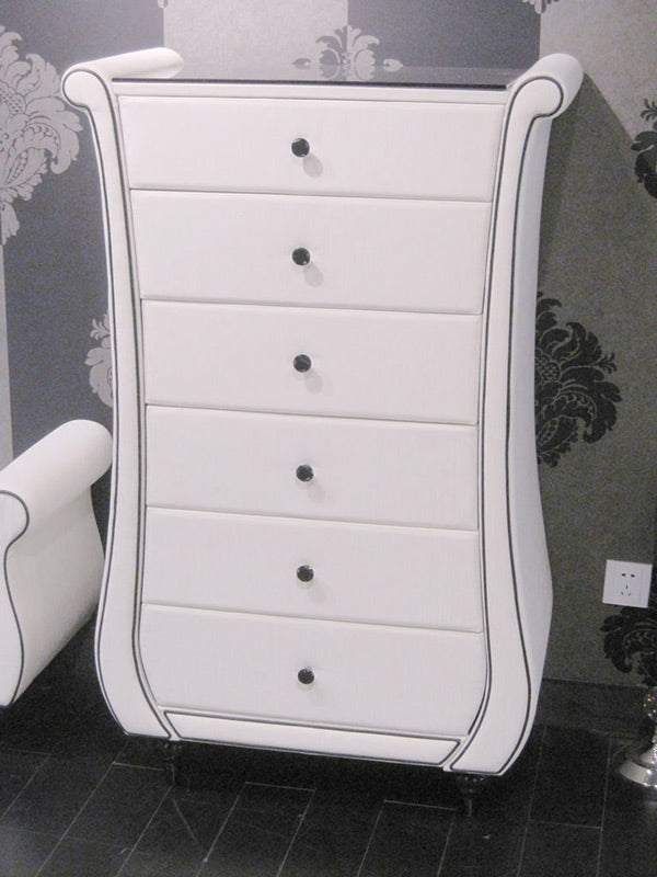 Auspicious Transitional Tufted Leather Platform Bed Model VGSLE-AUSPICIOUS