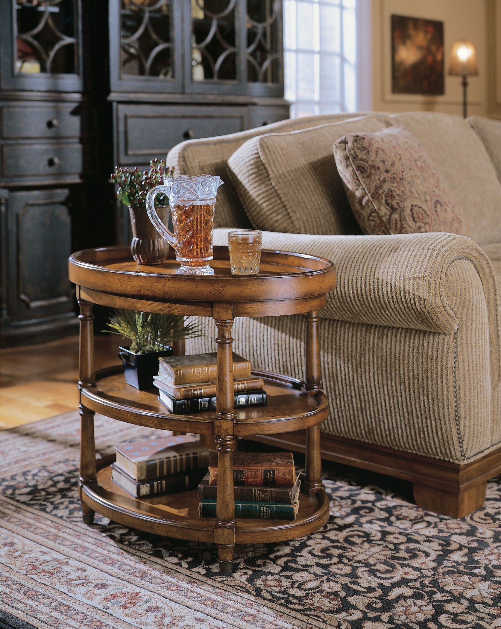 Hooker Furniture Living Room Oval Accent Table