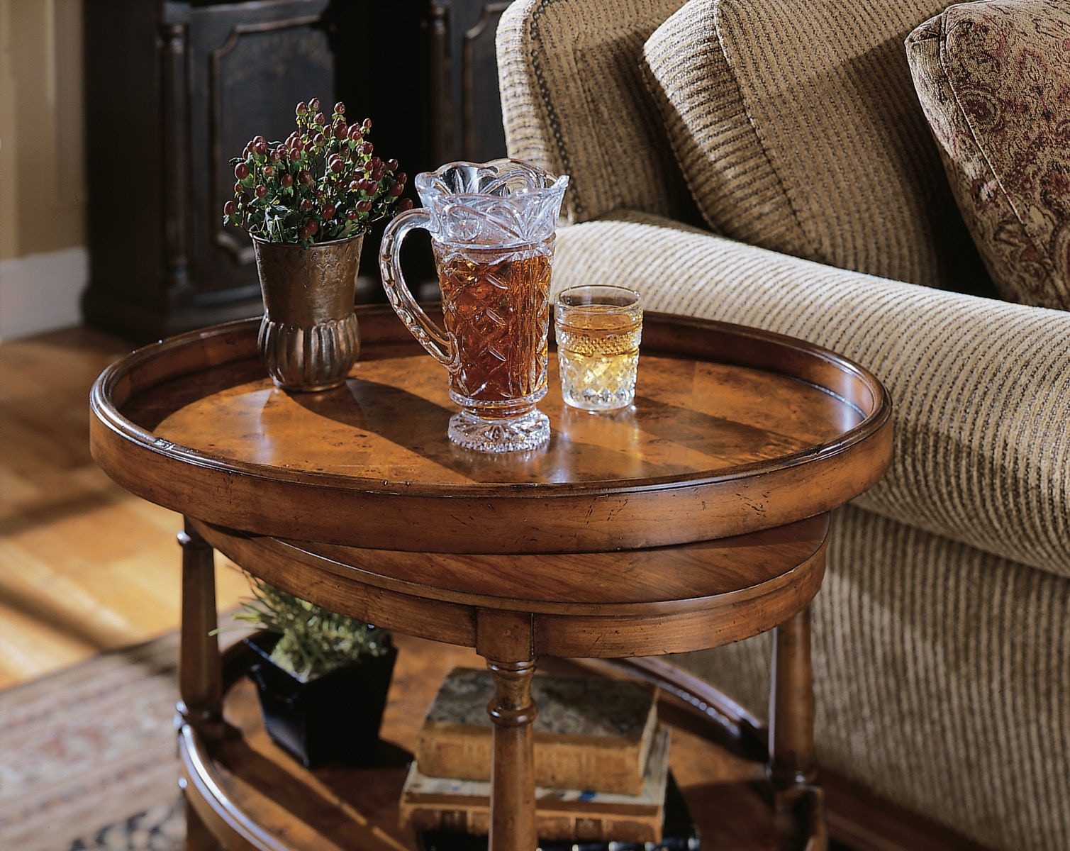 Hooker Furniture Living Room Oval Accent Table